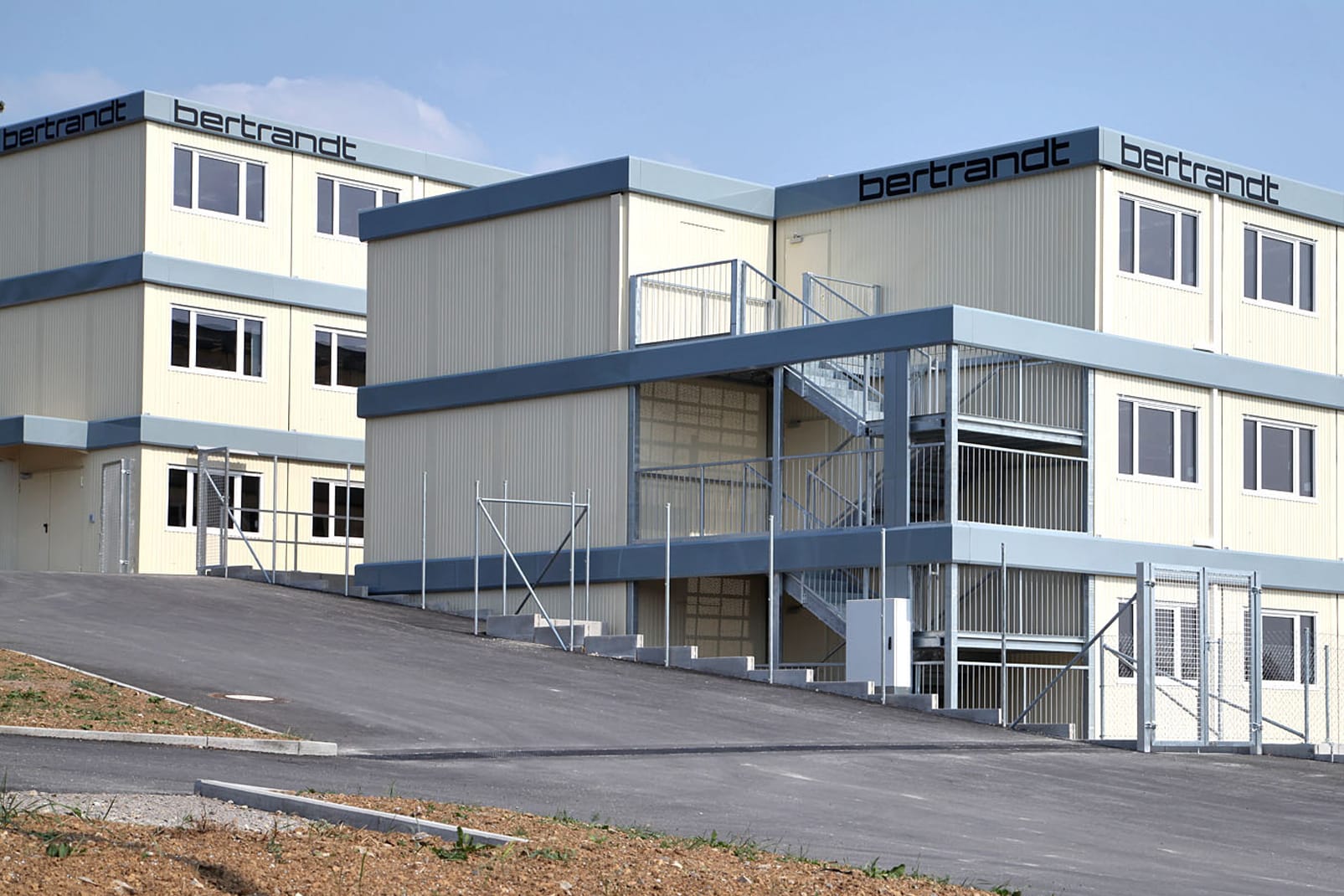 Advance In Ausstatung